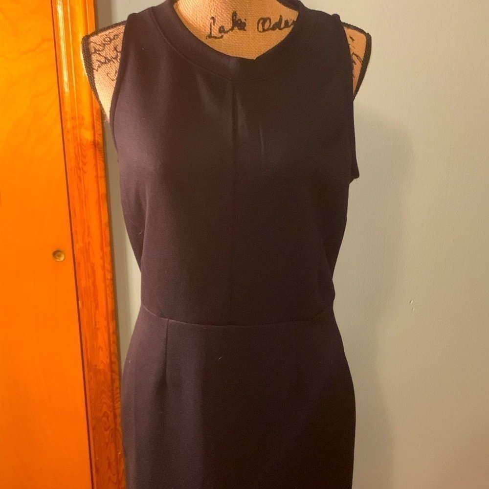 Black sleeveless dress
